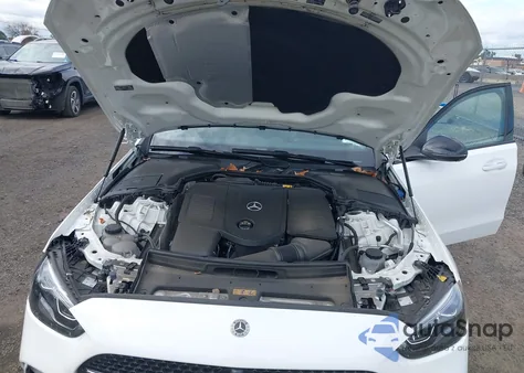 2023 Mercedes-Benz C 300 4Matic z USA, uszkodzony, nr VIN W1KAF4HB9PR154265